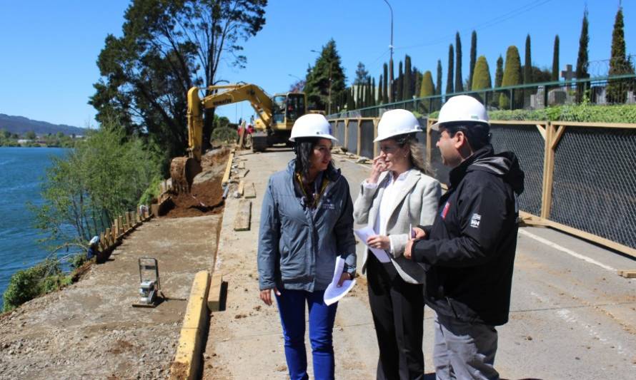 Reparación de socavón en Costanera de Valdivia requerirá corte de tránsito permanente 