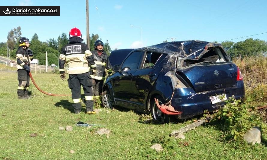 Lago Ranco: Único ocupante y dueño de auto volcado aseguró que él no era su conductor