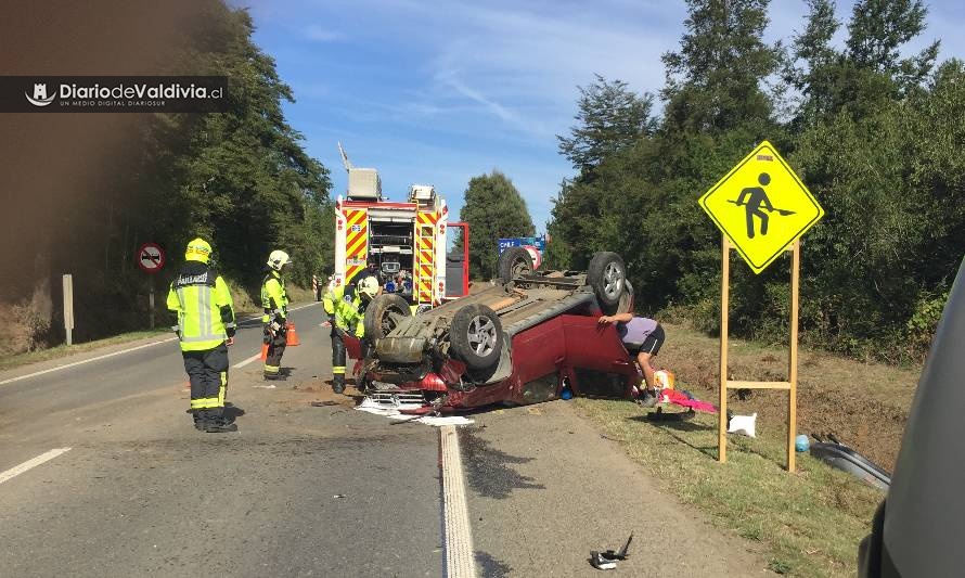 Dos menores lesionados dejó accidente en ruta Valdivia-Paillaco