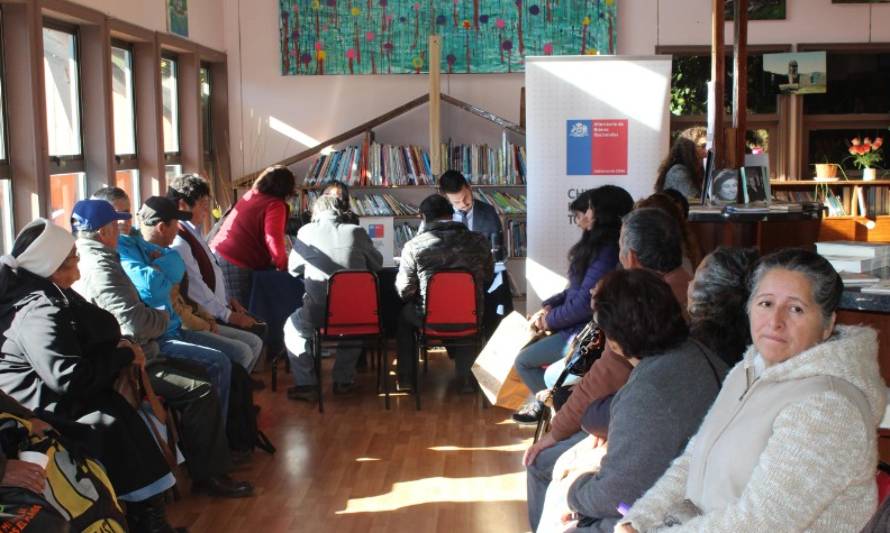 Más de 70 vecinos de Corral resolvieron dudas y consultas de Bienes Nacionales