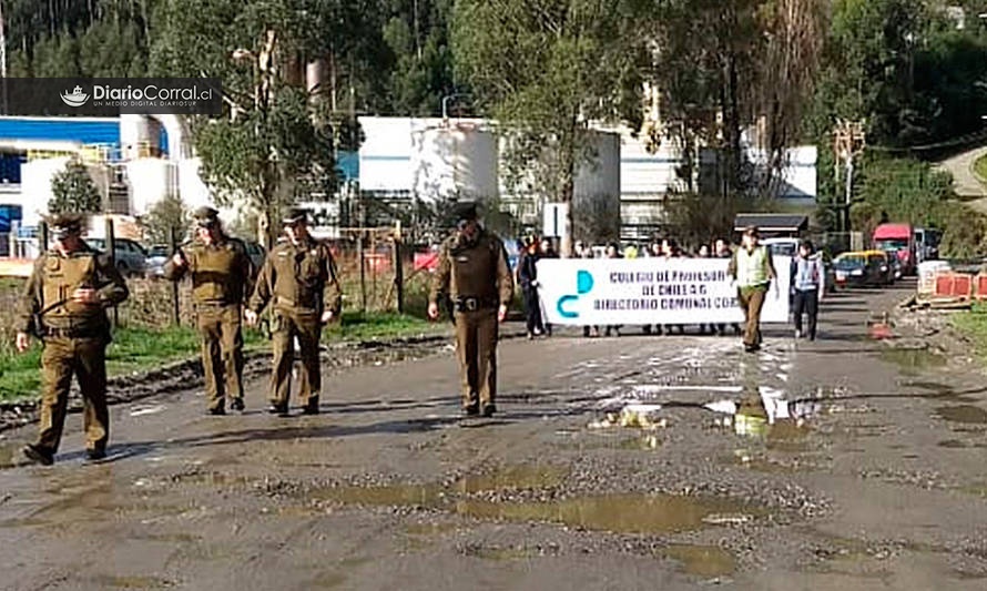 [A ESTA HORA] Vecinos de Corral salen a la calle para reclamar por mal estado del camino