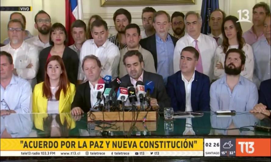 Histórico: crisis obliga a fuerzas políticas a firmar acuerdo por la paz y por nueva constitución