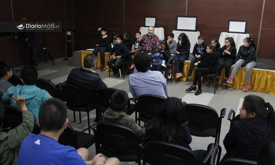 Estudiantes de Escuela Alabama de Máfil montaron teatro de sombras para fomentar la lectura