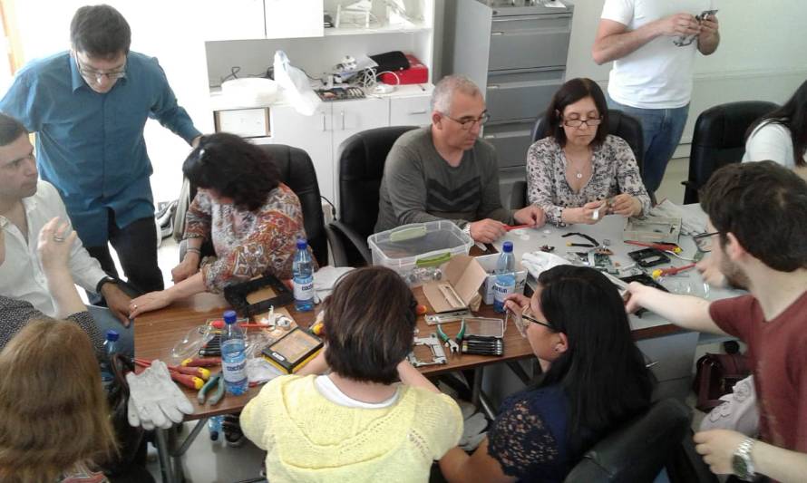 Instituto de Electricidad y Electrónica UACh invita a colegios a taller de robótica