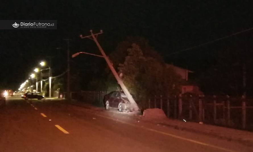 6 lesionados tras choque de auto contra poste de luz en Llifén 