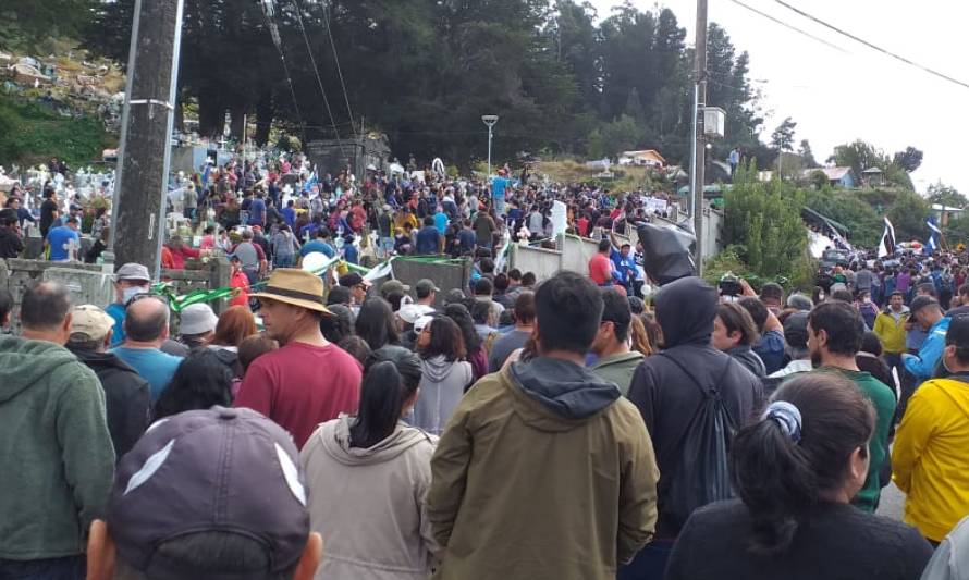 Multitudinario adiós recibieron pescadores fallecidos en la bahía de Corral