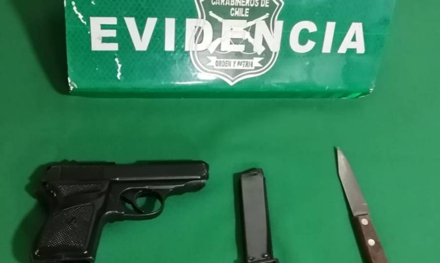 Carabineros detuvo a sujeto portando pistola de fogueo y un cuchillo