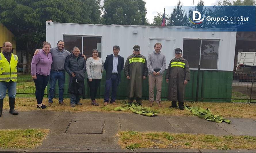 "Fue solo para la foto": Nontuelá denuncia abandono de estación de Carabineros