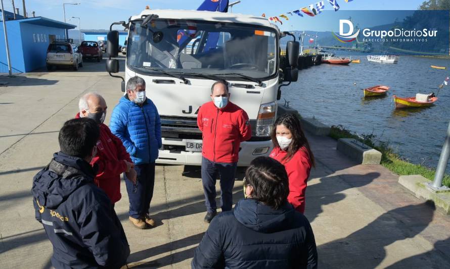 Pescadores de Corral recibieron camión grúa para traslado de productos