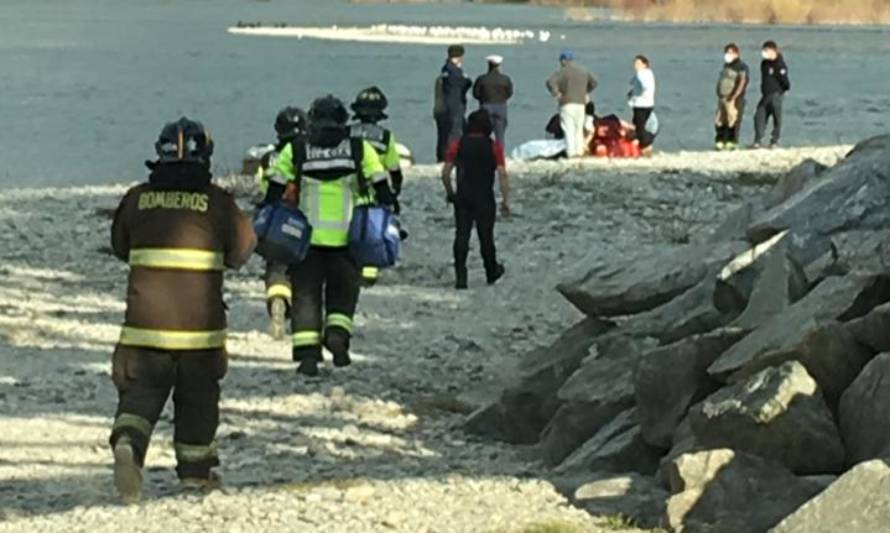 Rescatan a persona a bordo de un bote en sector Purey en Los Lagos