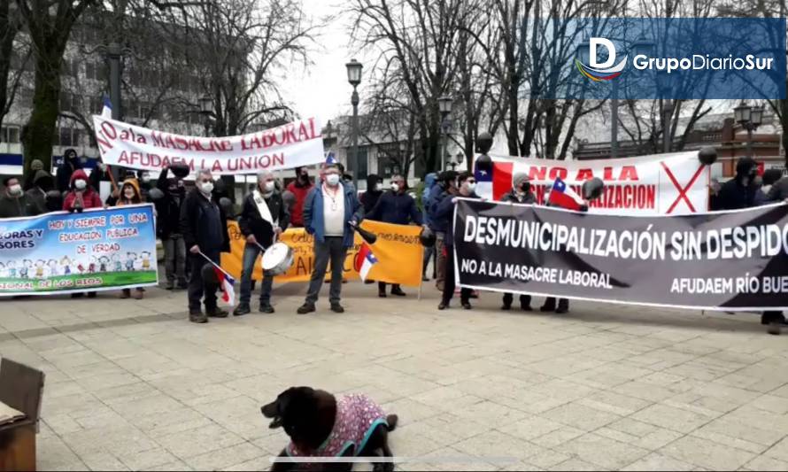Trabajadores DAEM: "Desmunicipalización nos está dejando en la calle"