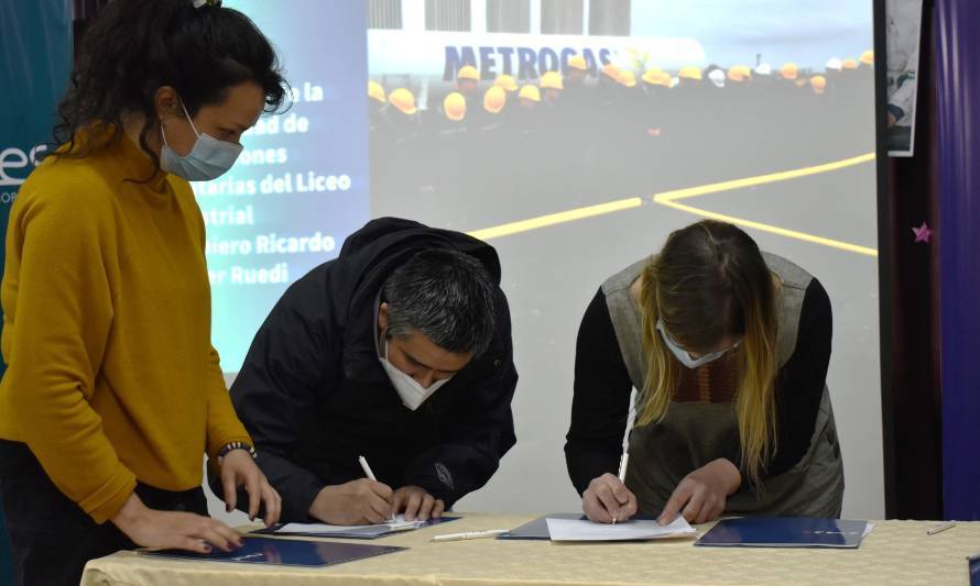 Más de mil estudiantes de Los Ríos potenciarán su Educación Técnica
en la industria de la Construcción