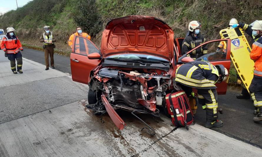 La Unión: Vehículo perdió el control e impactó ladera de cerro en la ruta 5