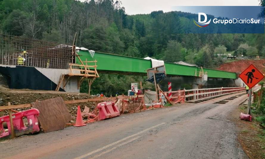 Reposición de puente Futa continúa con instalación de vigas 