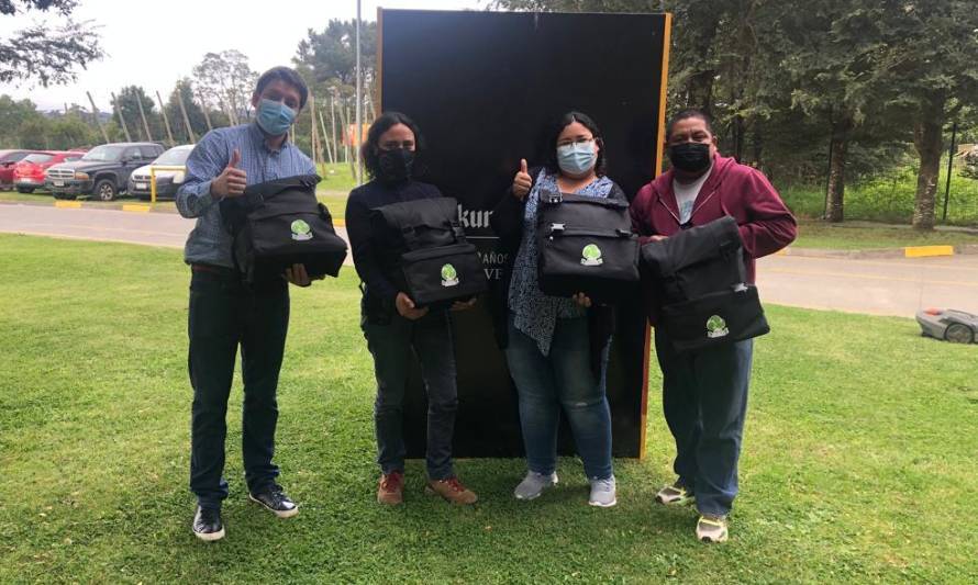 Recicladores de Base de Valdivia reciben uniformes en agradecimiento a su labor