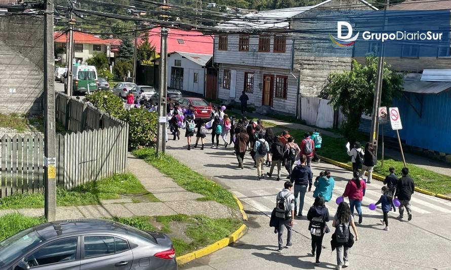 Estudiantes de liceo laguino marcharon para visibilizar denuncias de abuso sexual