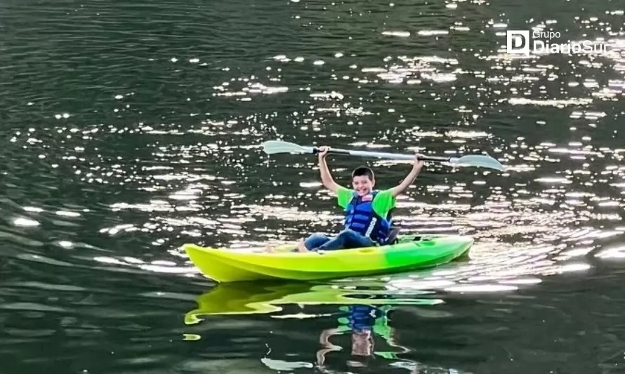 Faltaba el reconocimiento de su comunidad: vecinos de Futa regalaron un kayak al joven Lucas