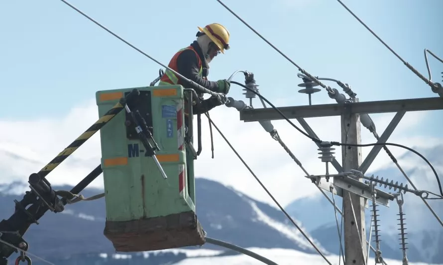 Trabajos de fortalecimiento de la red eléctrica en Corral contemplan corte de energía
