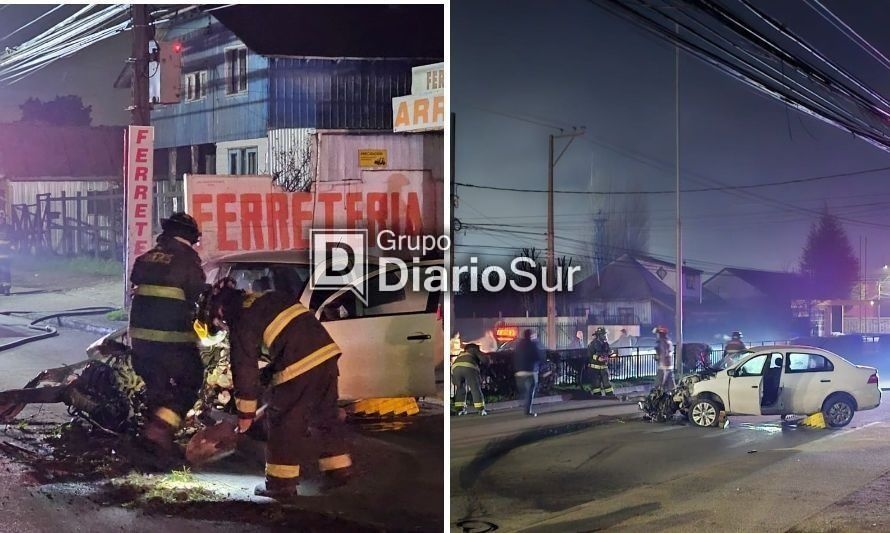 ESTA NOCHE: Auto chocó postes y dejó sin luz varias cuadras de Picarte en Valdivia