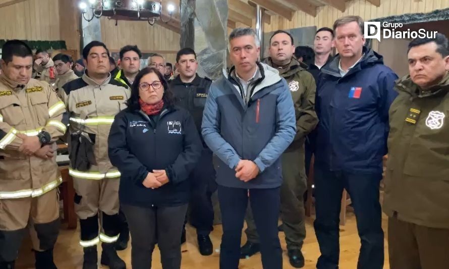 Con apoyo aéreo evacuarán a familias afectadas por desborde de río en Panguipulli