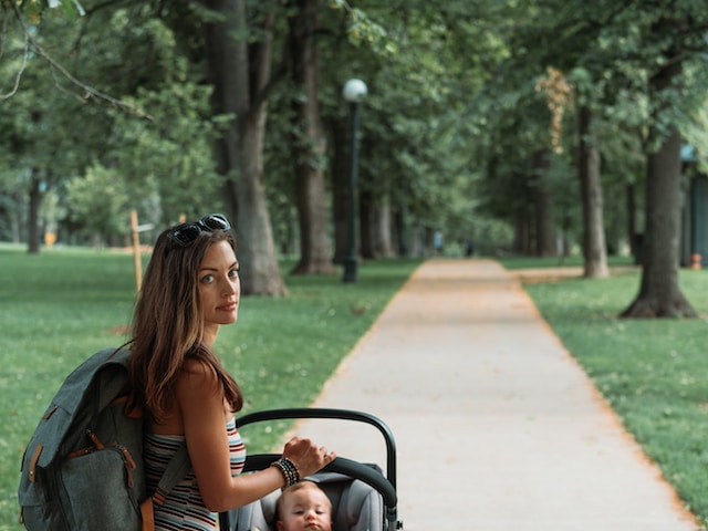 Descubre la comodidad en movimiento para tu bebé: coches de paseo y coches cuna