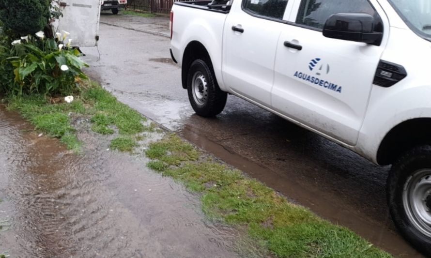 Aguas Décima interviene de emergencia en la población El Laurel