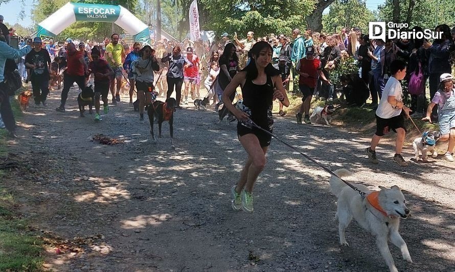 Corrida Canina reunió a 150 mascotas en Parque Saval