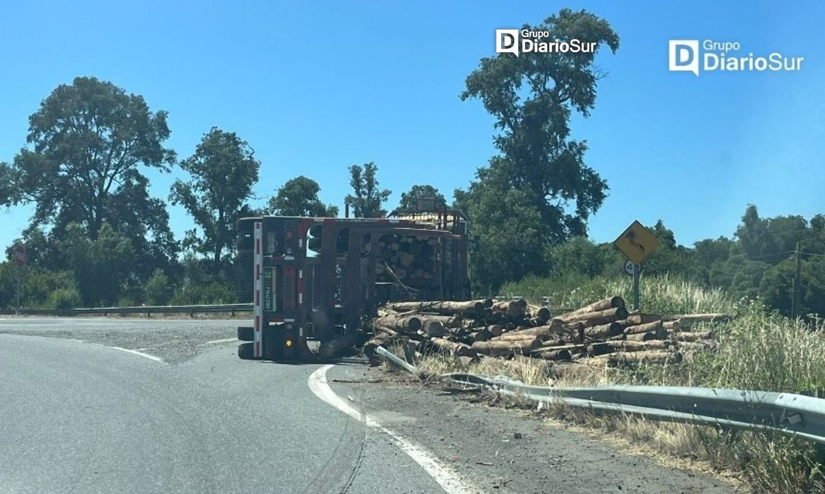 La Unión: reportan volcamiento de carga de camión en cruce Rapaco 