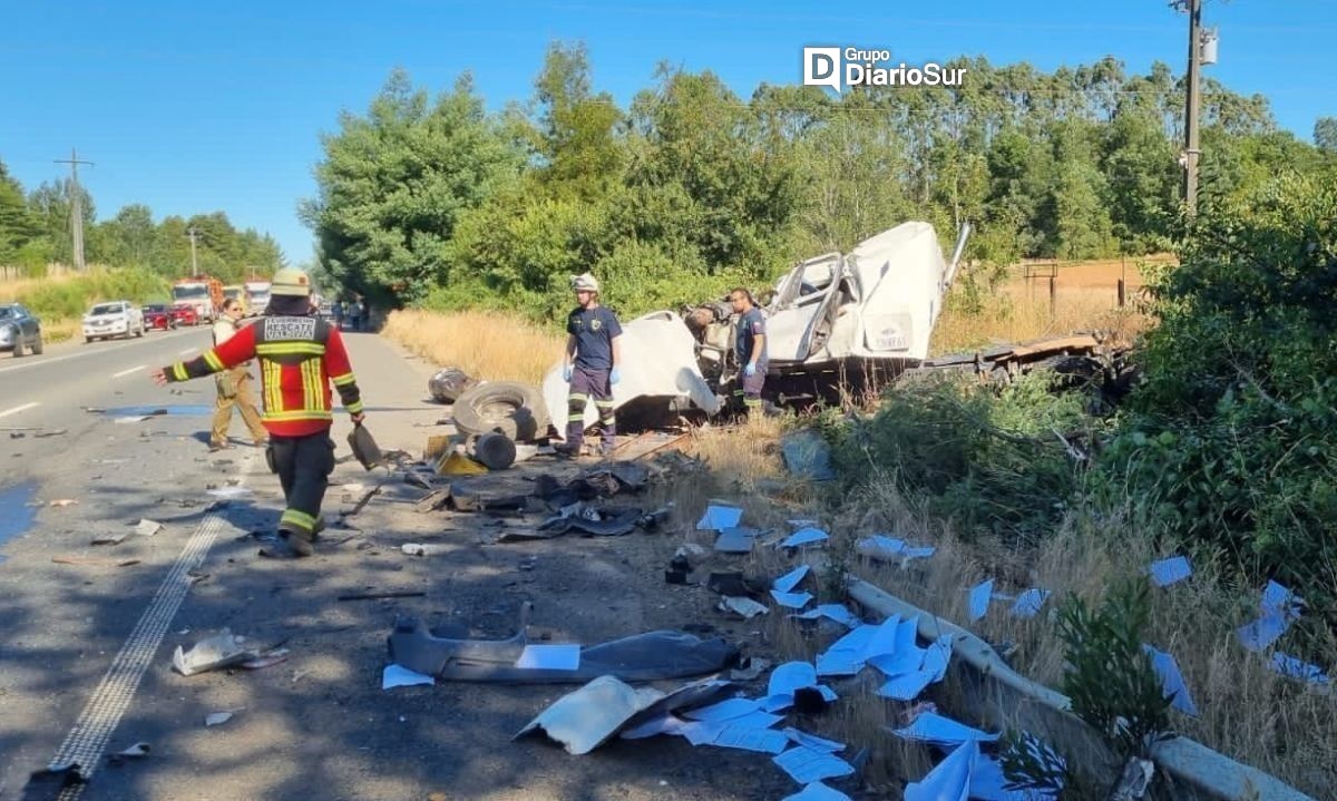 Confirman tres fallecidos en colisión frontal en la salida norte de Valdivia