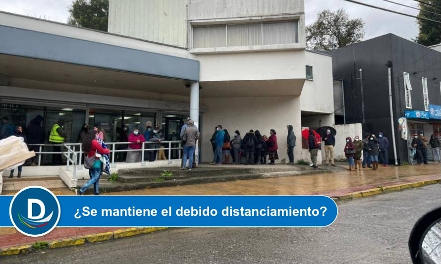 Preocupantes colas y aglomeraciones en Banco Estado de Los Lagos